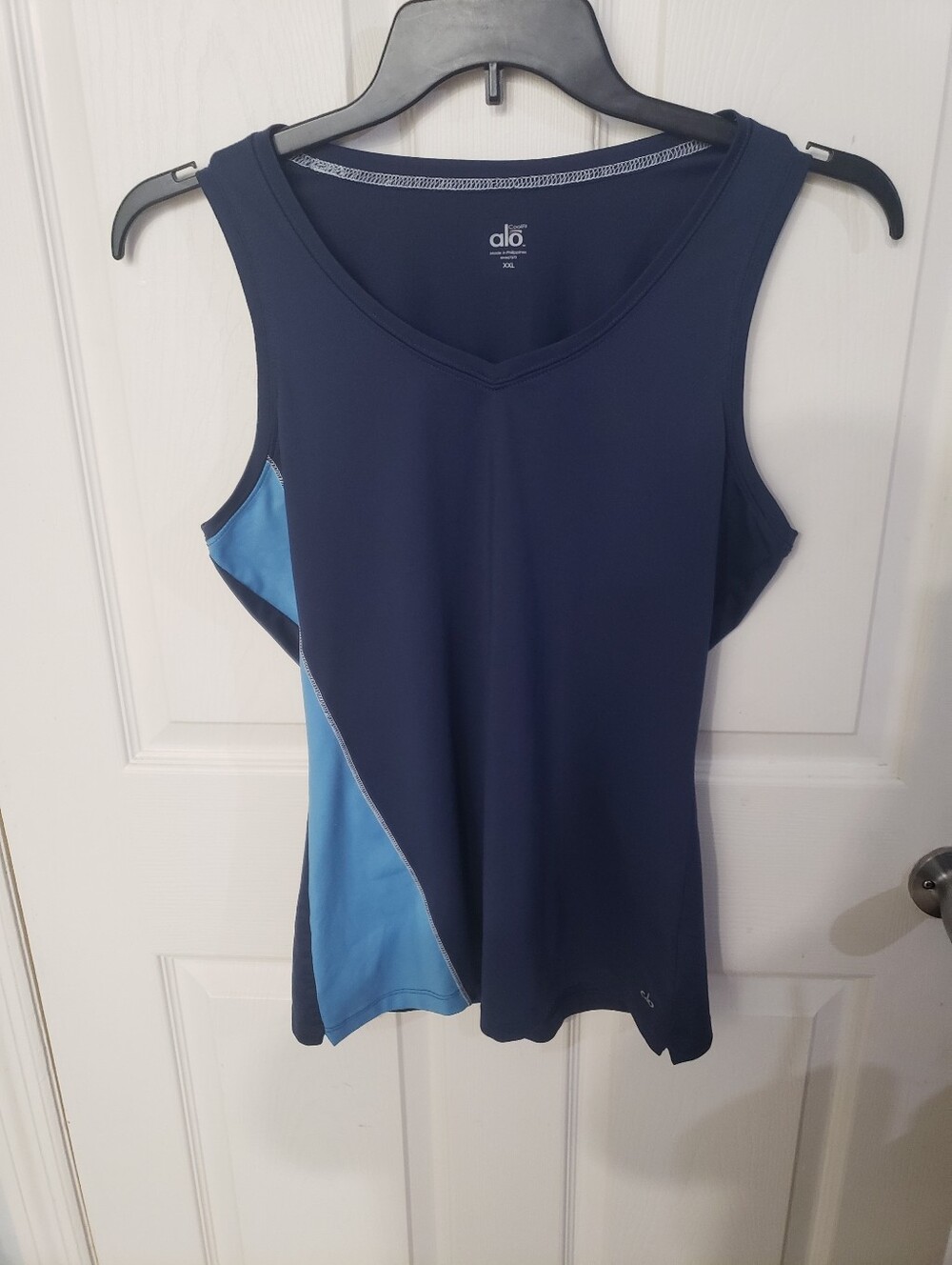 ALO Coolfit XXL Yoga Navy Tank Top with Light Blue Side Panels